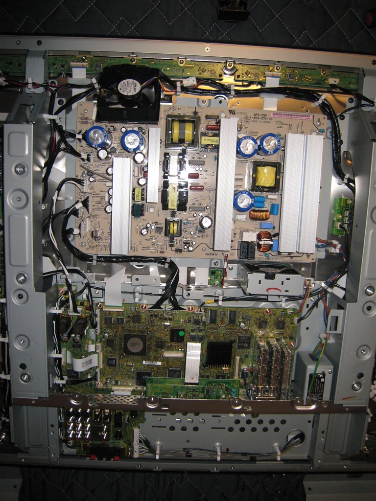 価格.com - 『下の基盤がチューナーです。その上の白い基盤にSONYの