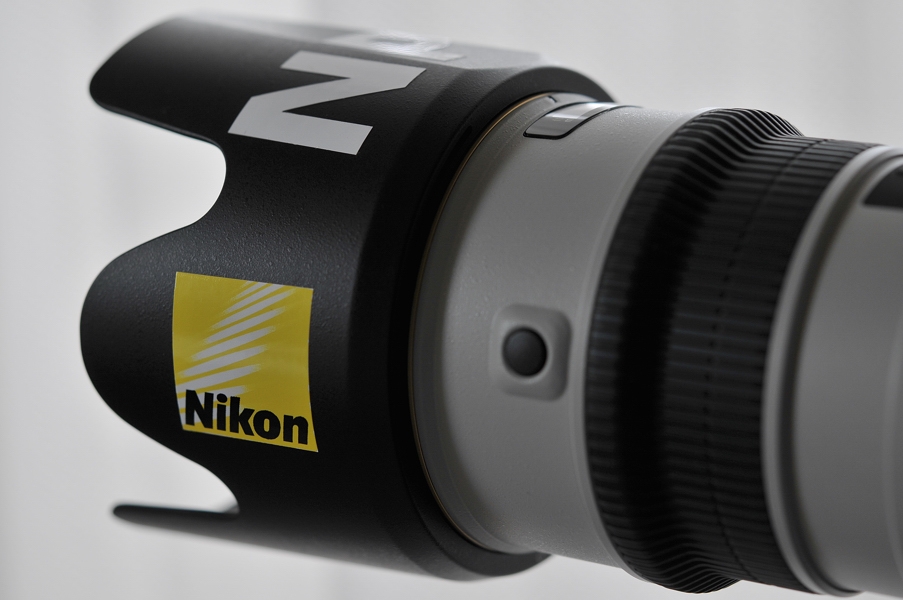 Nikon AF-S VR ED 70-200mm F2.8G ライトグレー-
