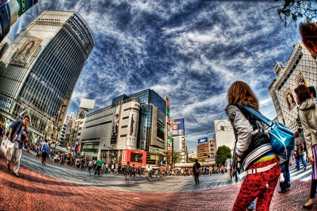 価格.com - 『渋谷スクランブル交差点』シグマ 15mm F2.8 EX DG