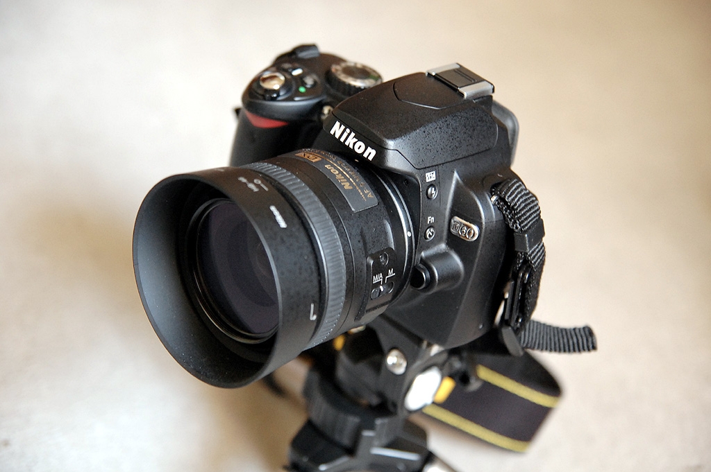 nikon d90ボディとnikkor 35mm f1.8 nikon d90ボディとnikkor 35mm f1.8