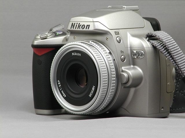 売れ筋】 Nikon D40 レンズキット silver sushitai.com.mx