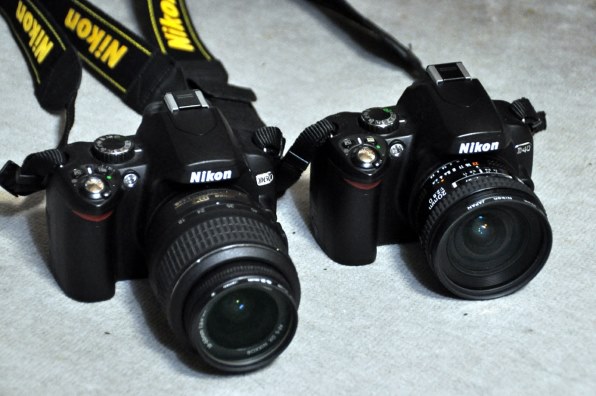 D40シルバーとパンケーキレンズ 51T3JKGBYXL._UF350,350_QL50_.jpg