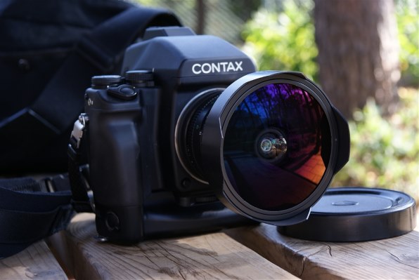 CONTAX　Camera、レンズ3個、フィルター14枚（※注　画像参照必須） CONTAX Camera、レンズ3個、フィルター14枚（※注 画像参照必須