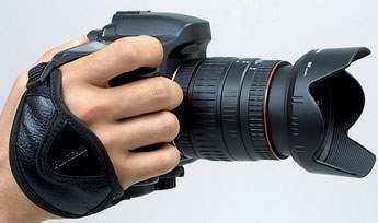 Canon EOS Kiss X2 デジタル一眼レフカメラ　ストラップつき グリップストラップをお使いの方おられますか？』 CANON EOS Kiss X2