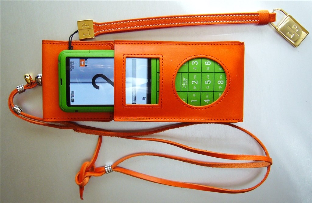 au INFOBAR2 （動作可）　卓上ホルダー 箱等付き 機器収納ボックス｜19インチマウント・2U・小型・鍵付き・床置き対応