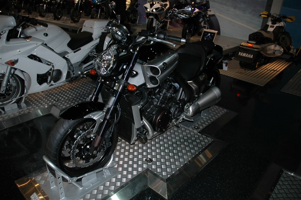 YAMAHA V-MAX 黒 逆輸入車 車検残R3/10月 名変で乗れ