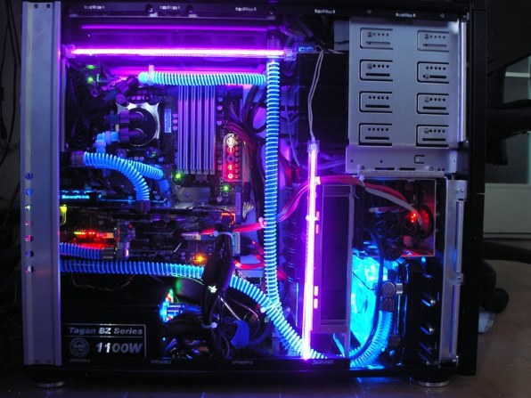 PCケース　Silver Stone SST-TJ09S フルタワー TJ09S-Inside.jpg