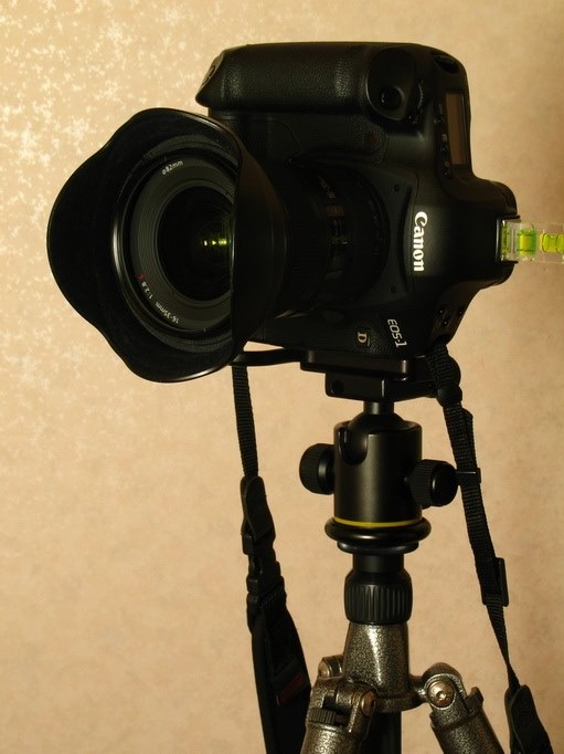 インデューロの三脚にジッツオのスパイク・ゴム・カバー