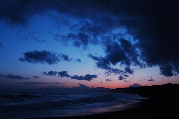 江ノ島の見える浜辺（原画)