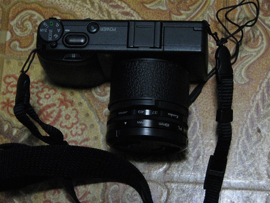 GR DIGITALⅡ コンパクトデジタルカメラ レザーストラップ付き もしかして皆さん、ストラップ付ける位置間違ってません？』 リコー GR