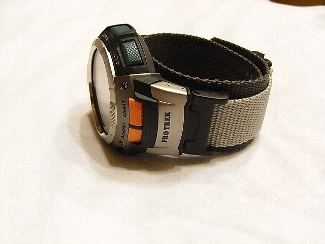 新規購入してベルトを交換しました。』 カシオ PRO TREK TRIPLE SENSOR