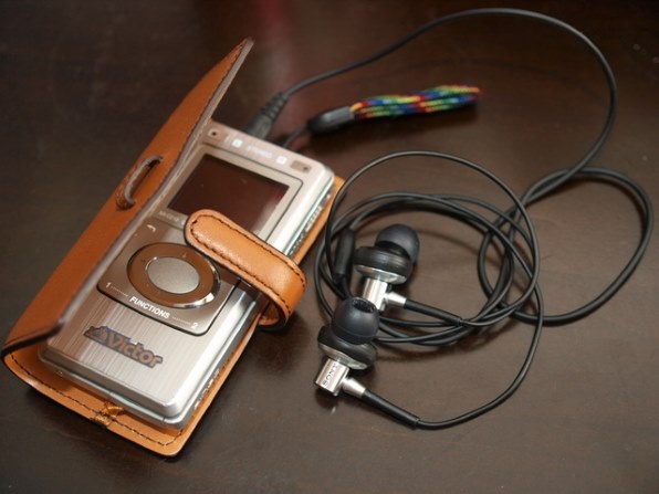 どっちが・・・？』 JVC alneo XA-C210-B ブラック (2GB) の