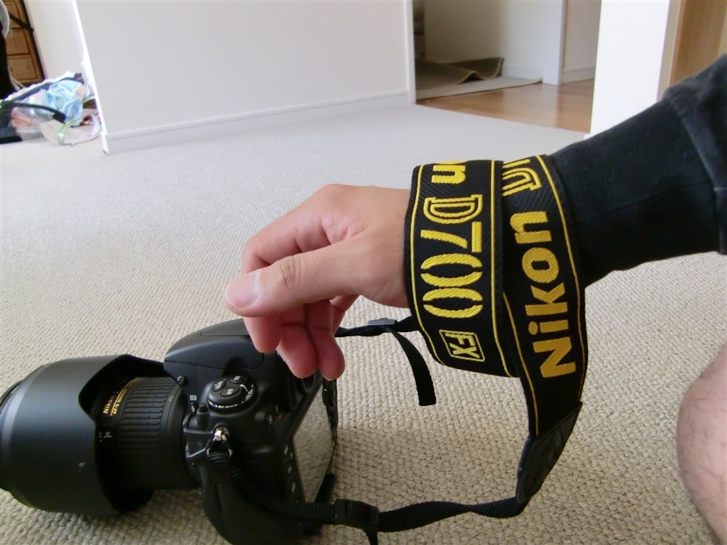 ストラップを片手に巻く方法』 ニコン D700 ボディ のクチコミ掲示板