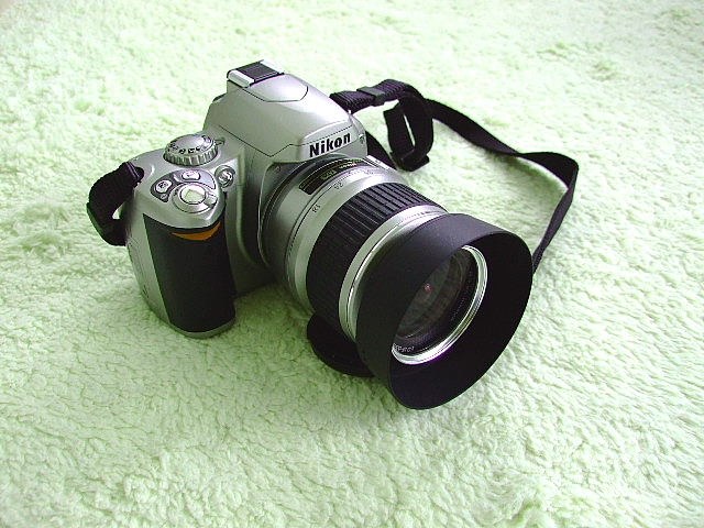 貴方はブラックそれともシルバー？』 ニコン D40 ダブルズーム