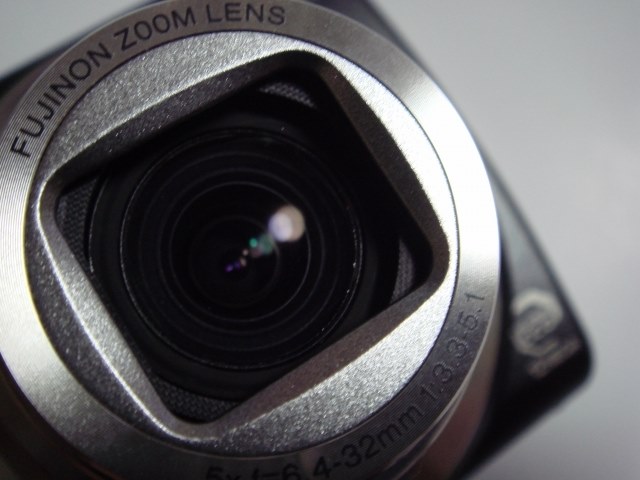 レンズ内にゴミ？』 富士フイルム FinePix F100fd のクチコミ