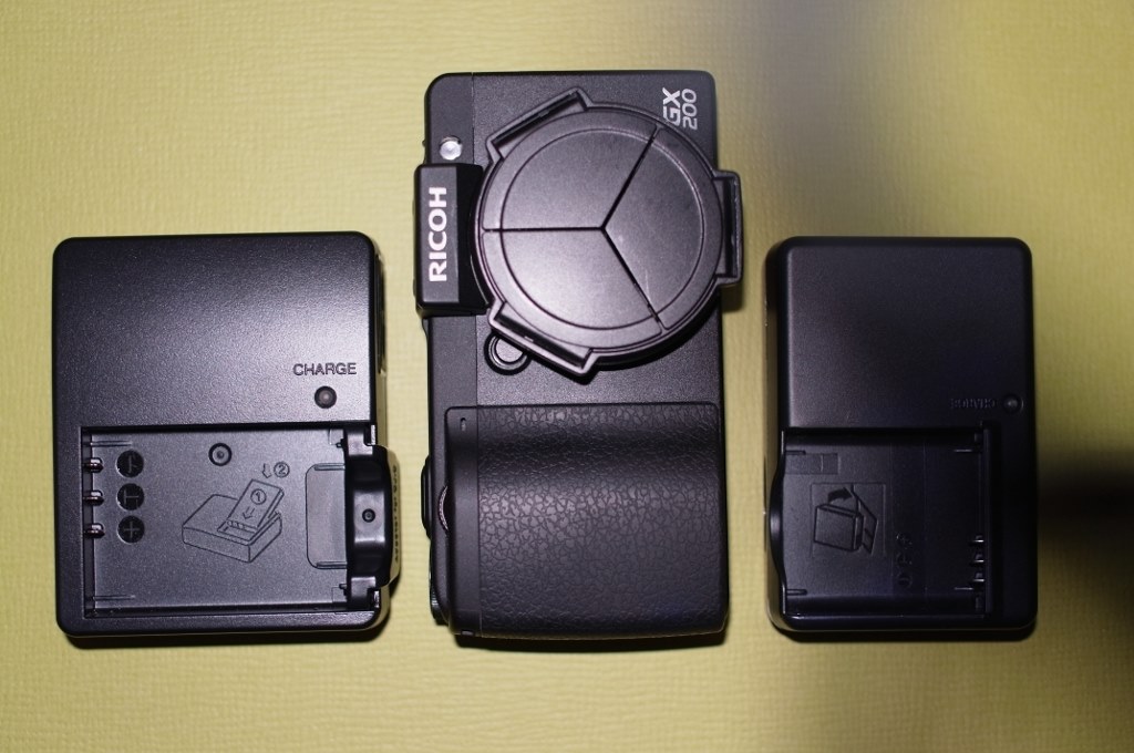 RICOH GXR コンパクトデジタルカメラ 本体とバッテリー