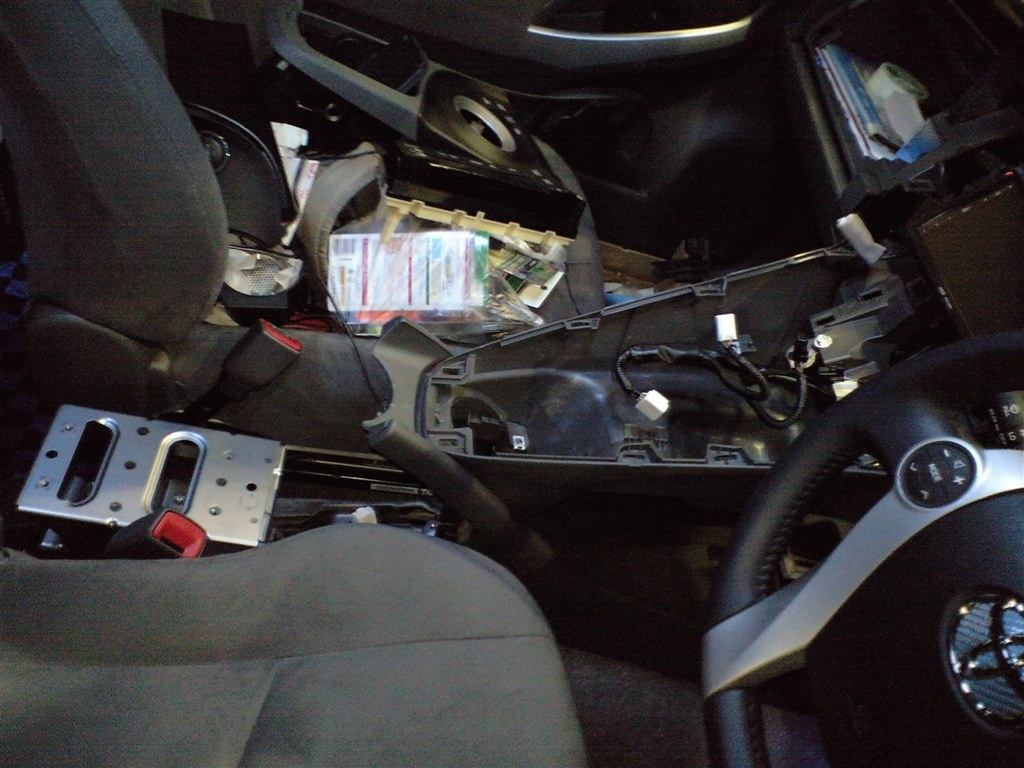 コンソール付近の ガタガタ 音がすごく気になります トヨタ プリウス のクチコミ掲示板 価格 Com
