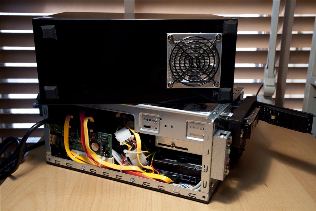 4台のハードディスクはいりました(^^)』 ファスト A-ITX-200P300 の