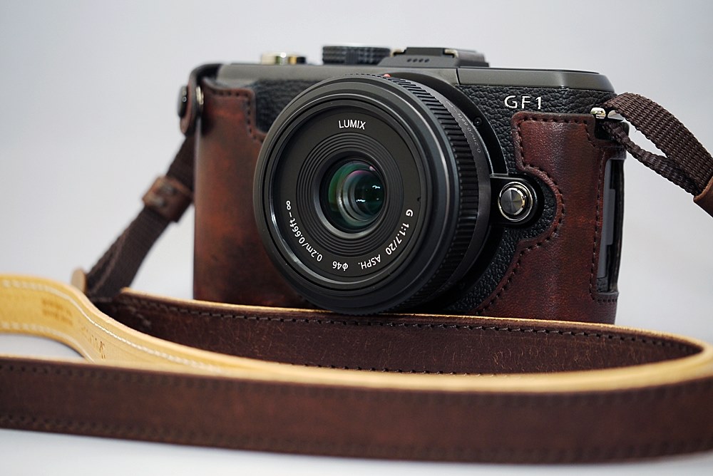 良品　Panasonic LUMIX DMC-GF1C パンケーキレンズセット Amazon | パナソニック デジタル一眼カメラ GF1 レンズキット