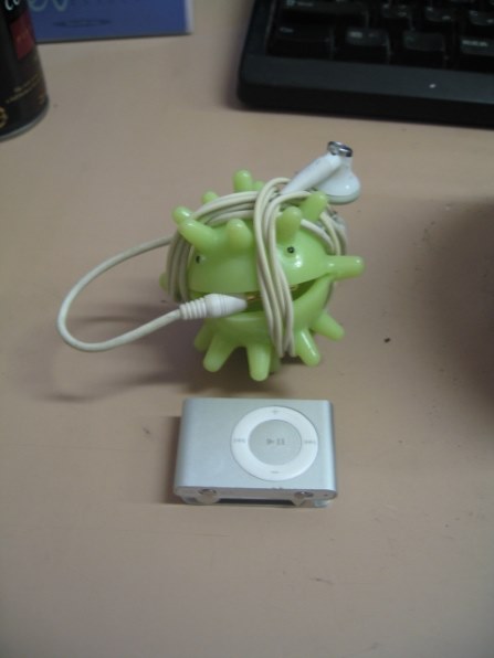 Apple iPod shuffle MB225J/A シルバー (1GB) 価格比較 - 価格.com