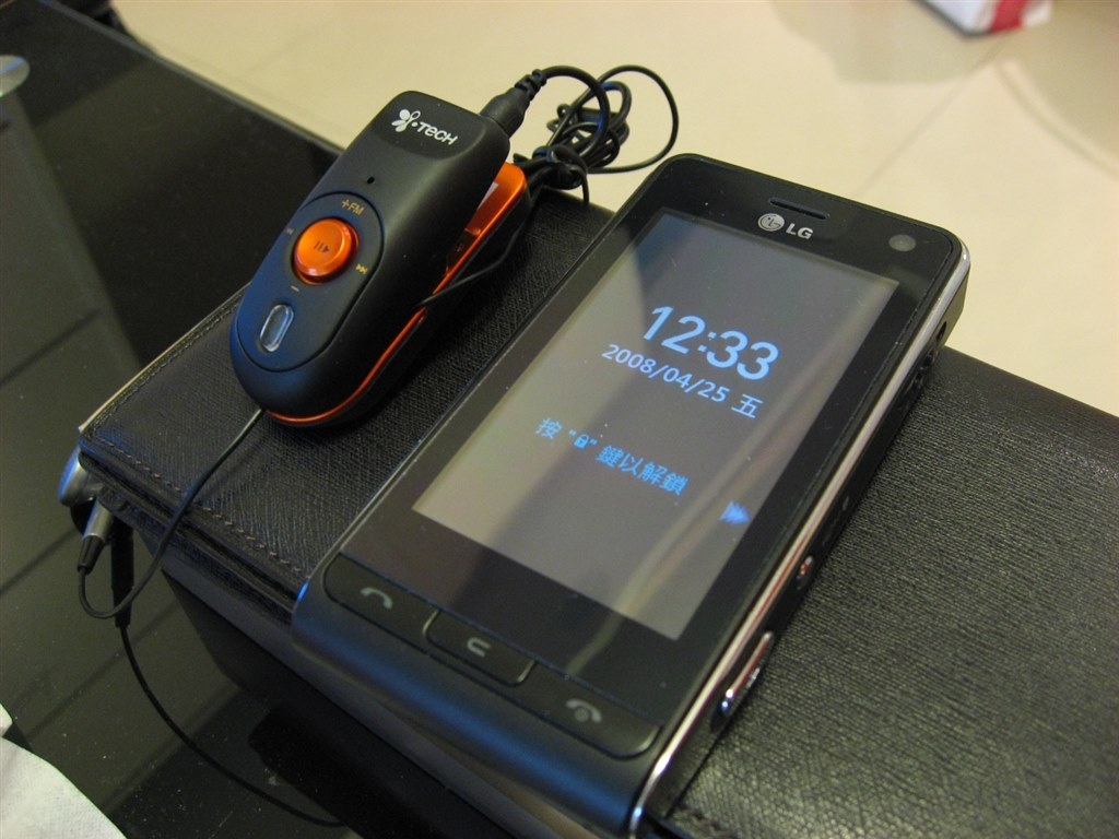PRADA」のロゴがない！』 LGエレクトロニクス PRADA Phone by LG FOMA