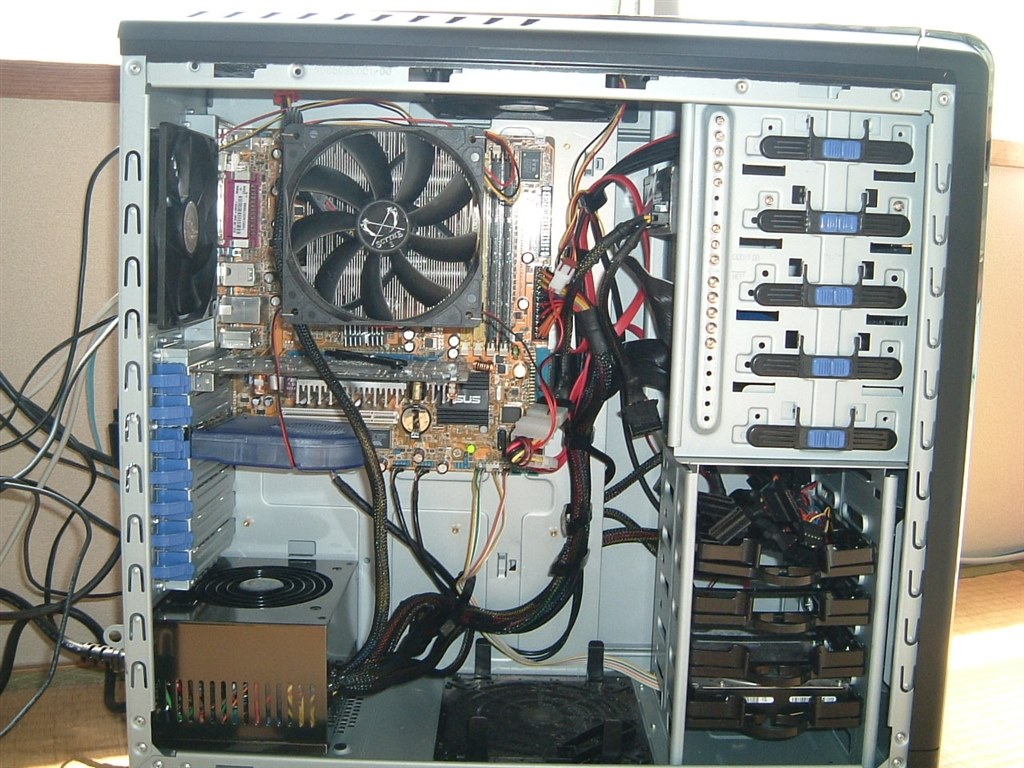 俺も同盟に入れて』 COOLER MASTER CM 690 RC-690-KKN2-GP のクチコミ